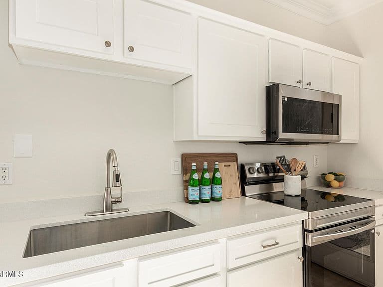 1322 S Roseann photo 3