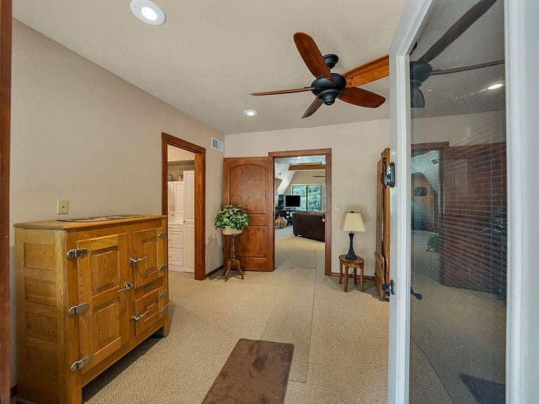 568 Jacks Canyon Dr photo 3