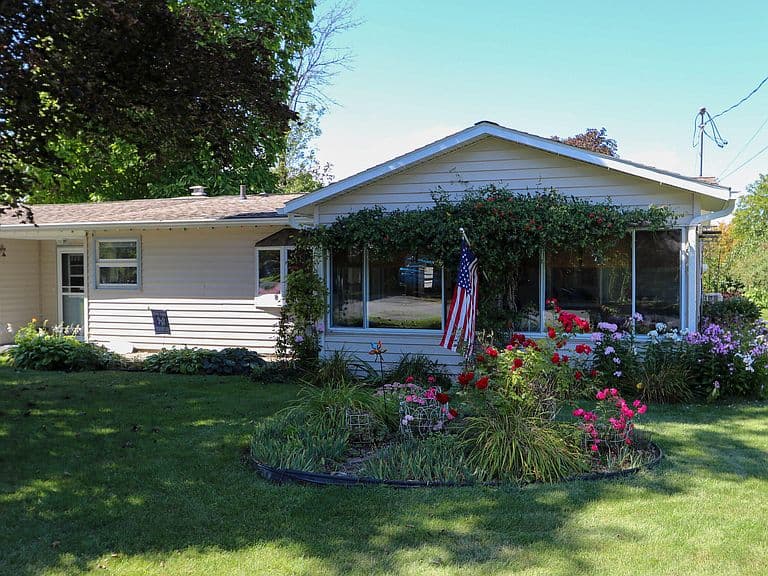35 Seneca Dr photo 2