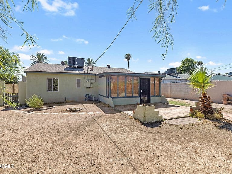 1306 W CLARENDON Avenue photo 5