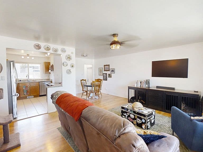3101 Whitcomb Way photo 2