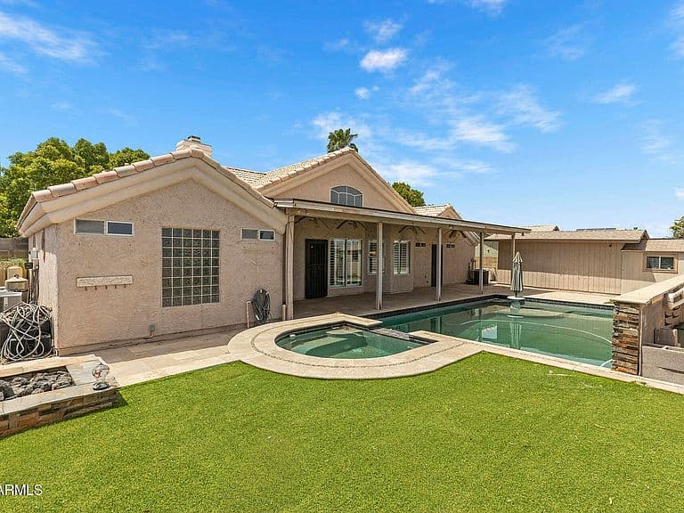 3052 E NORA Street photo 4