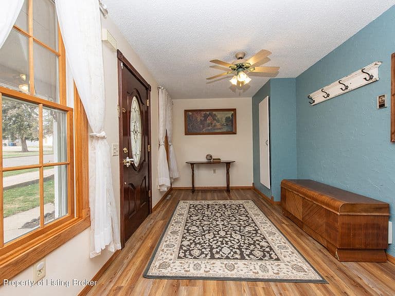 334 2nd Ave W photo 2