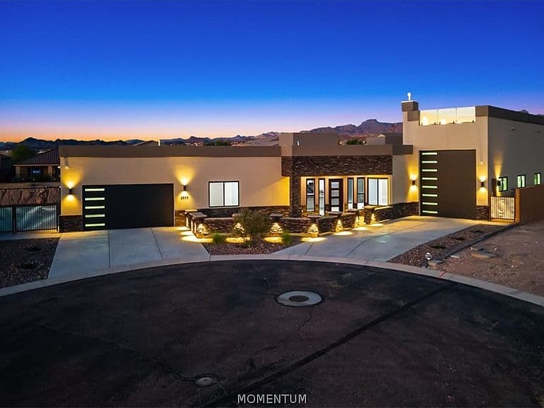 2633 Shoreline Cove photo 2