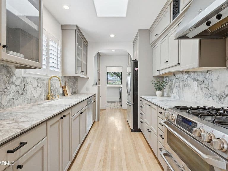 77 W Windsor Ave photo 4