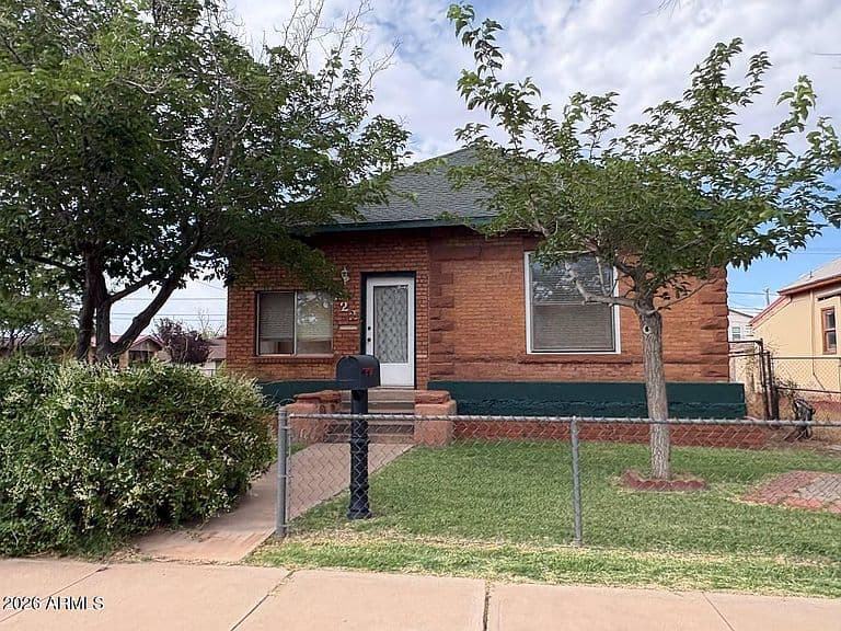 222 W FOURTH Street photo 1