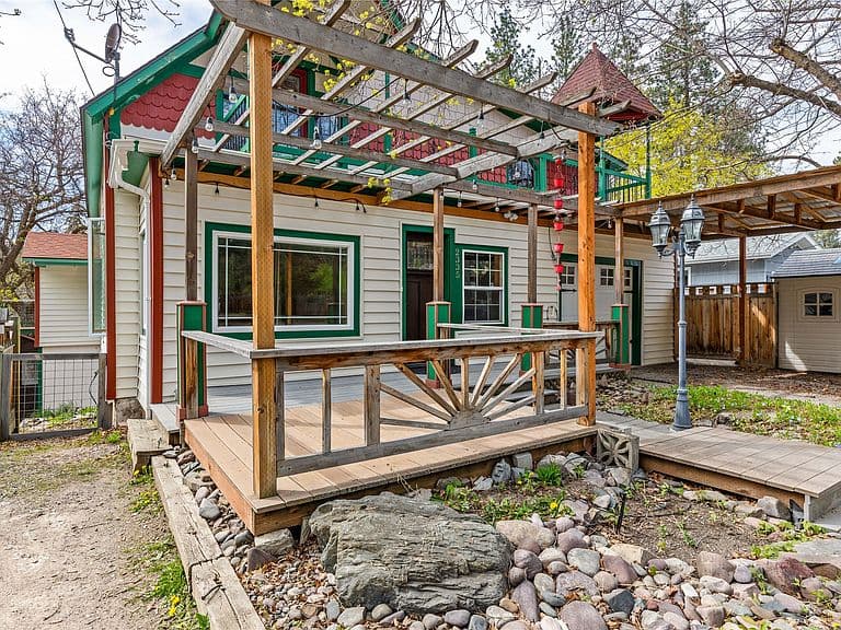 2335 Gilbert Ave photo 2