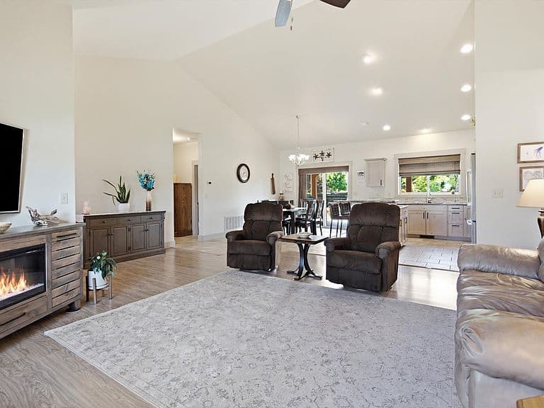 150 Lazy Creek Way photo 2