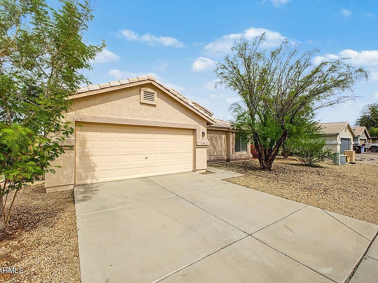 1124 W BURGESS Lane photo 2