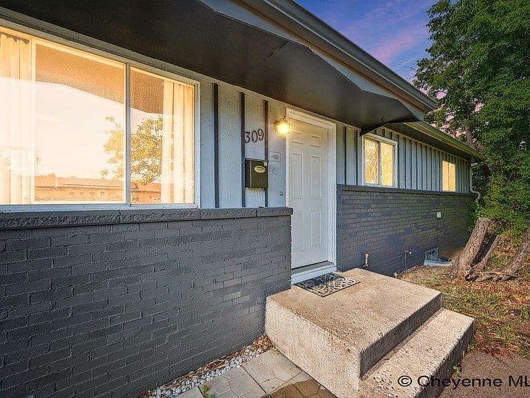 309 Bocage Dr photo 2
