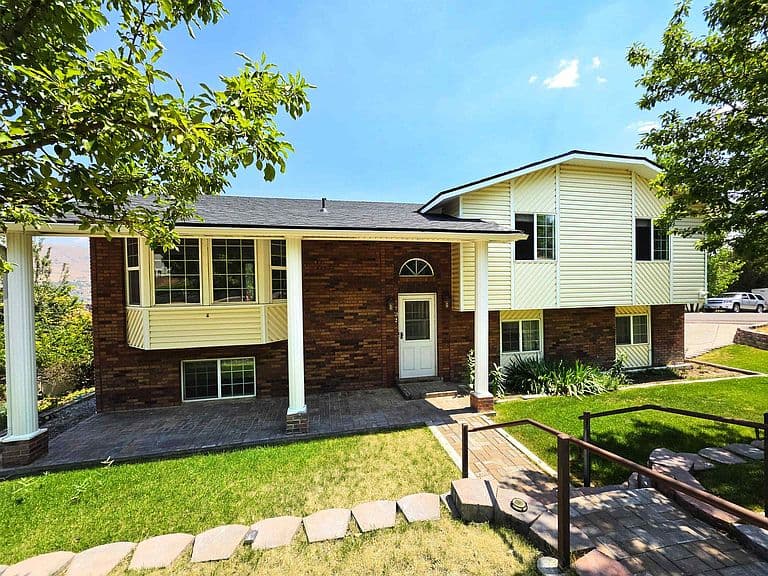 5760 Arrowhead Dr photo 2