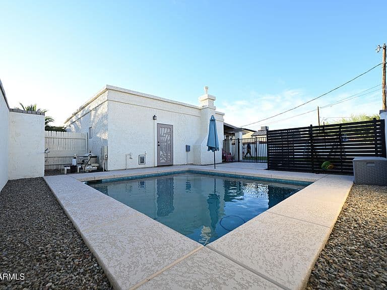 5557 S ALAMEDA Road photo 4