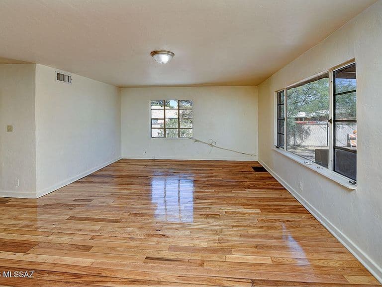 1011 E Halcyon Rd photo 4