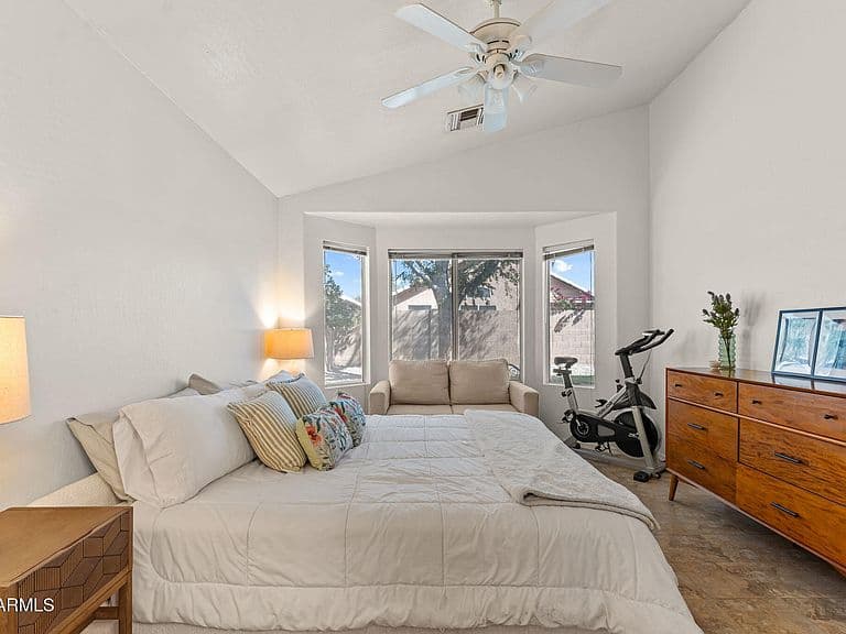 8414 W TROY Street photo 4