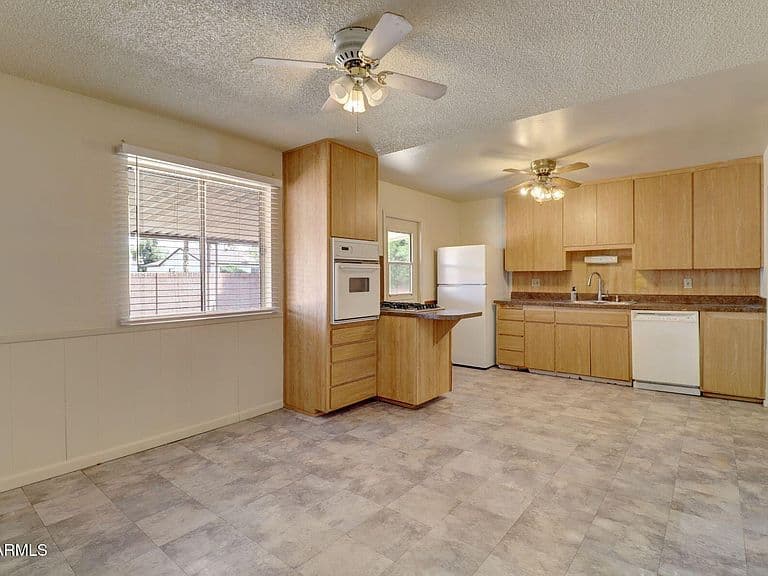 1306 W Elna Rae Street photo 2