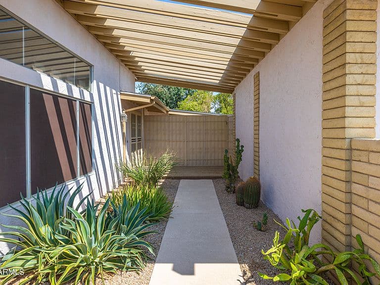 3024 W DESERT COVE Avenue photo 5