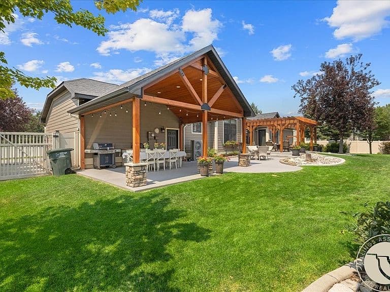 1215 Vineyard Way photo 3