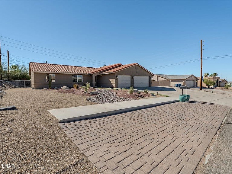 3350 Fountain Palm Dr photo 4