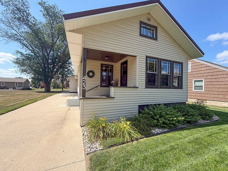 423 Kasan Ave photo 5