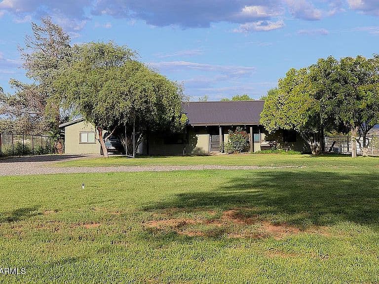 1825 S QUARTERHORSE Lane photo 2