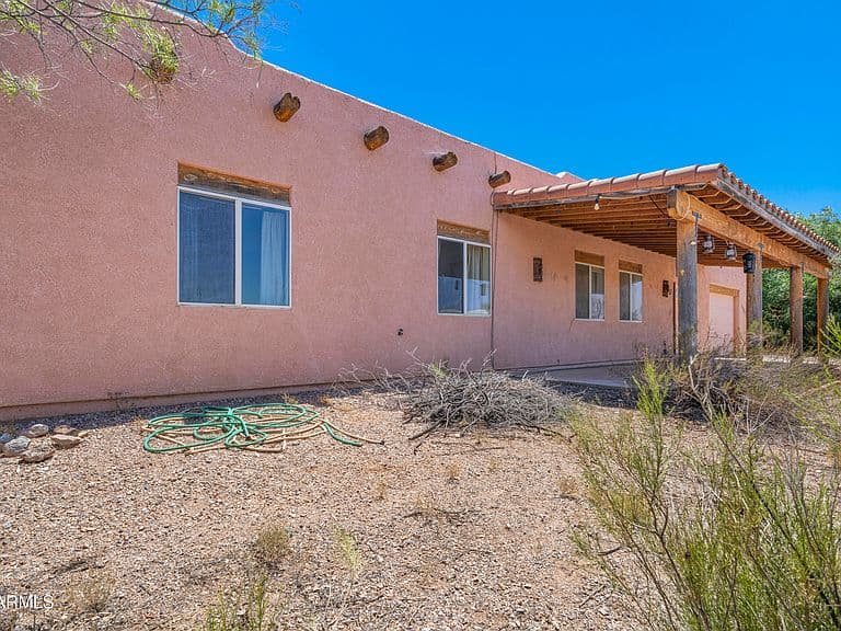 1537 E APACHE Way photo 4