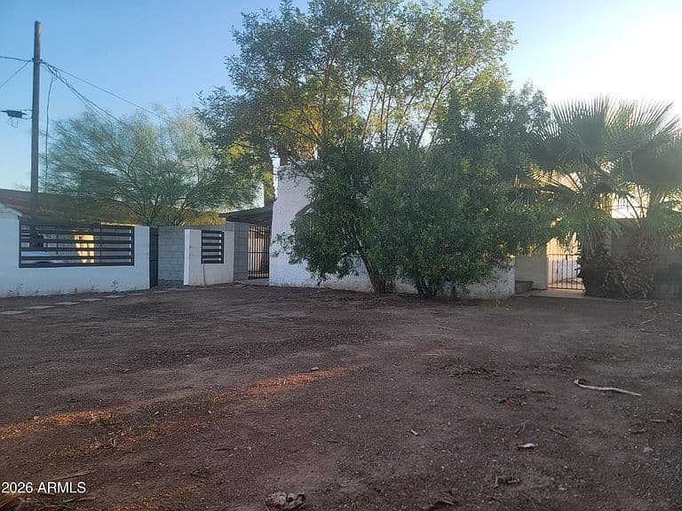 2102 N 26TH Place photo 2