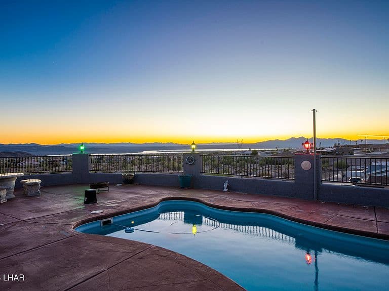 4056 Sponson Dr photo 2