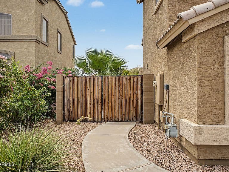 3533 E WILDHORSE Drive photo 3