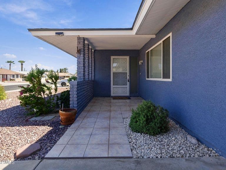 10541 W CHERYL Drive photo 2