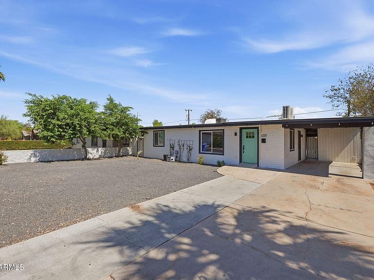 2230 W CAMBRIDGE Avenue photo 3