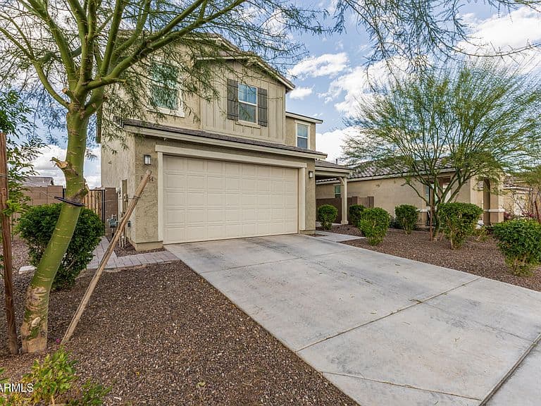 17334 W Pershing St photo 2