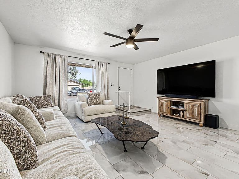 1203 W ALAMO Drive photo 2
