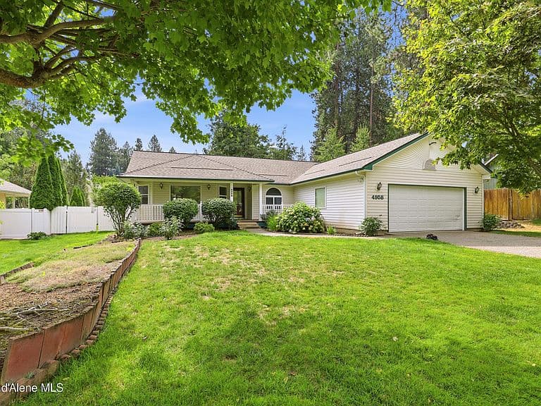 4958 E Woodland Dr photo 1