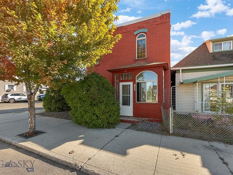 900 S Main St photo 1