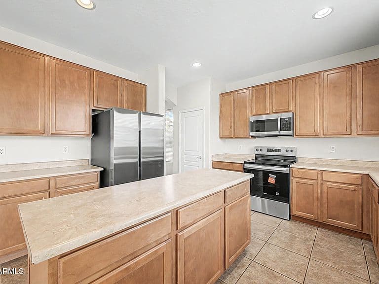 13627 W CALAVAR Road photo 2