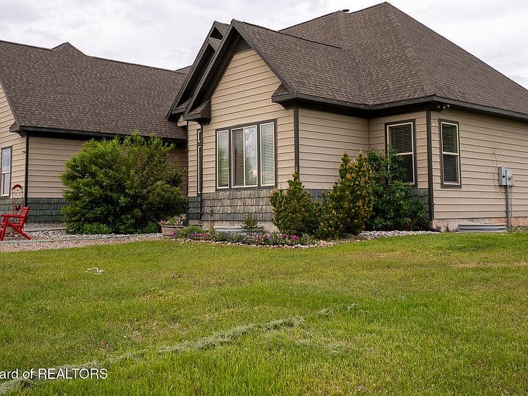 61 Astorian Ln photo 3