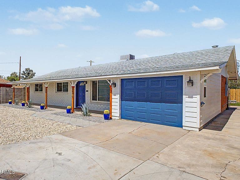 6836 N 33RD Drive photo 3
