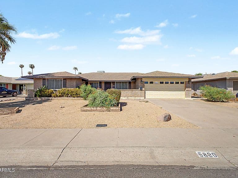 5820 S BONARDEN Lane photo 2