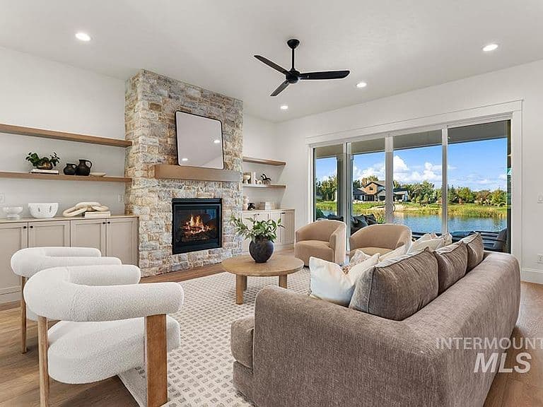 462 Joy Ave photo 5