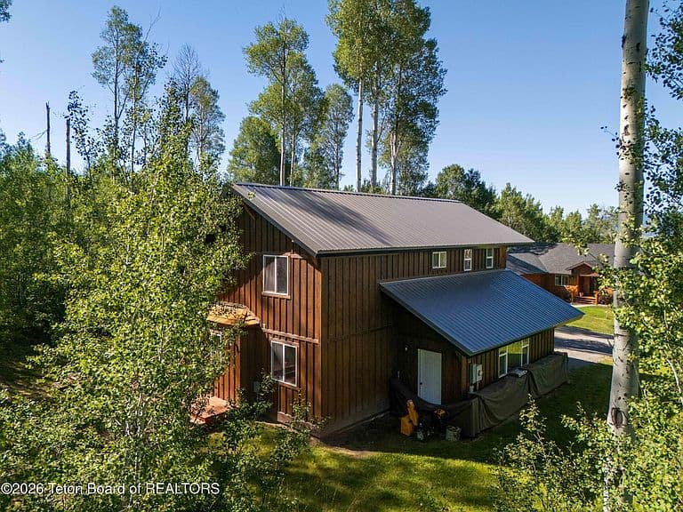 168 Pine Dr photo 3