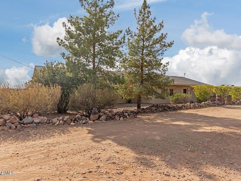 313 W SADDLE MOUNTAIN Road photo 3