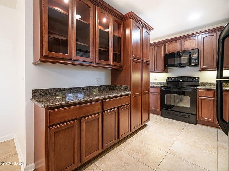 1728 W AVALON Drive photo 4