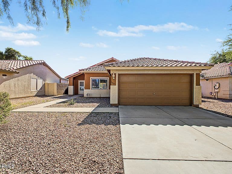 16127 W SHERMAN Street photo 1