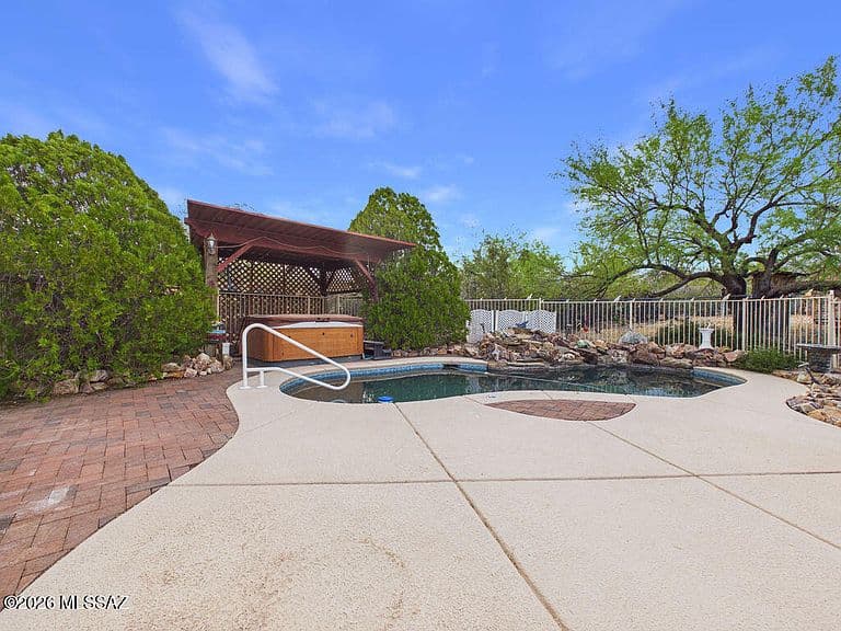 4251 N Wolford Rd photo 4