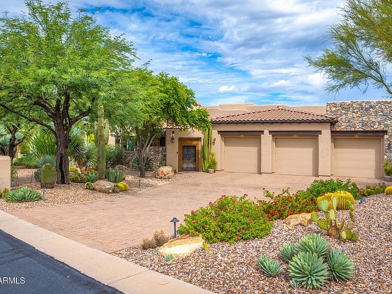 8650 E STAGHORN Lane photo 3