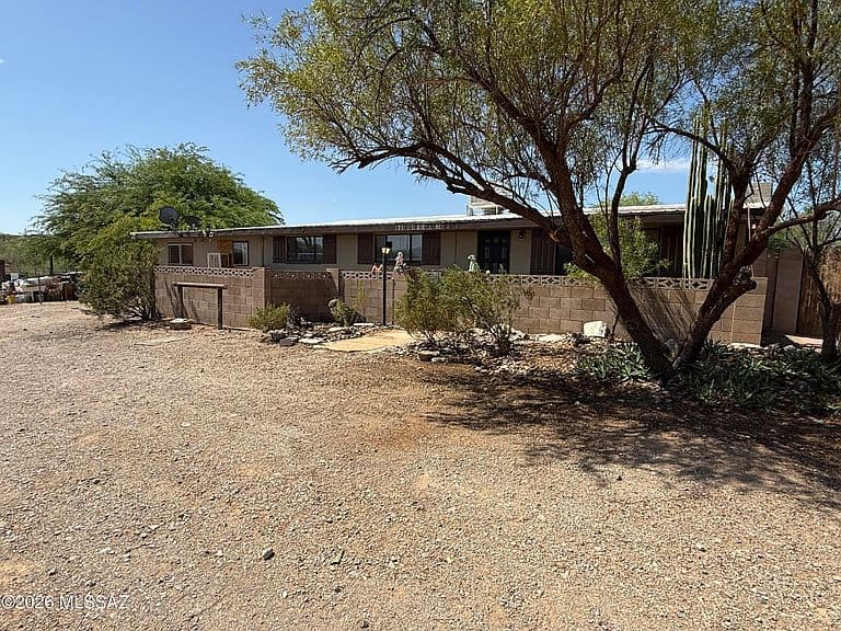 6260 N Desert Foothills Dr photo 1