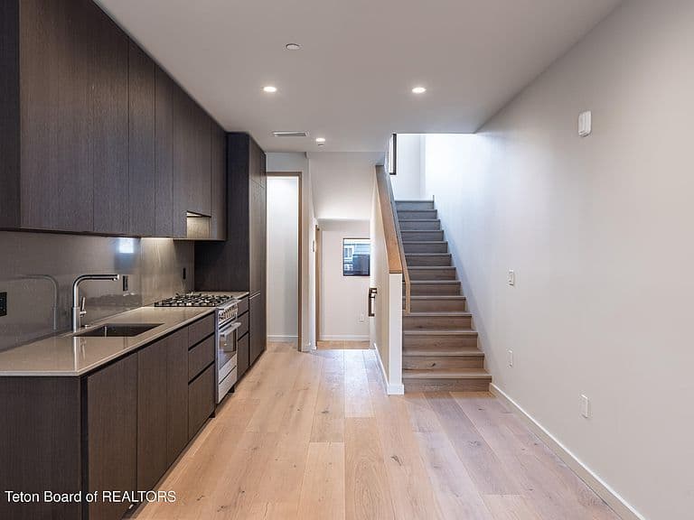 165 N Glenwood St #22 photo 1