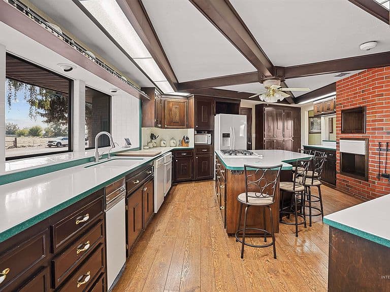 1109 S River Dr photo 5
