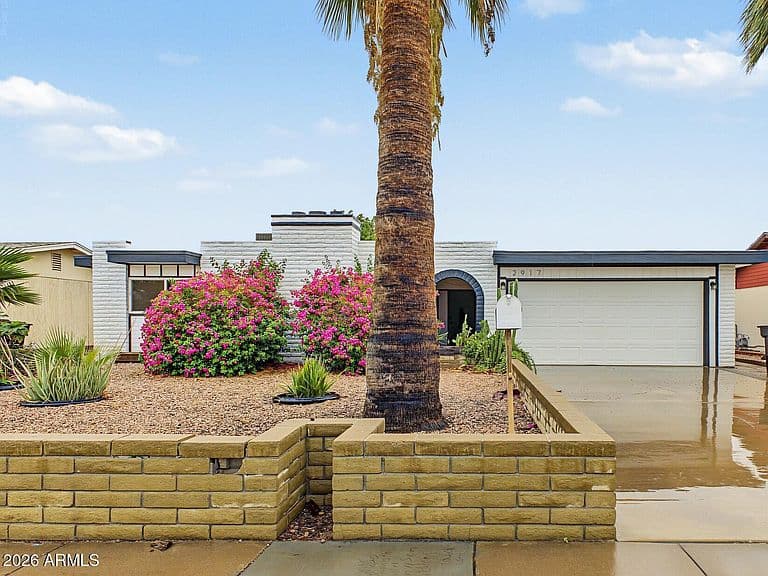 2917 W LAUREL Lane photo 2