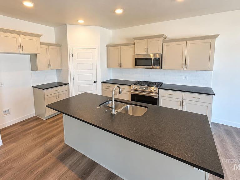 3111 Orion Ave photo 5